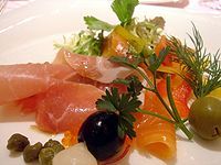 Salade_de_jambon_cru_et_saumon_fume